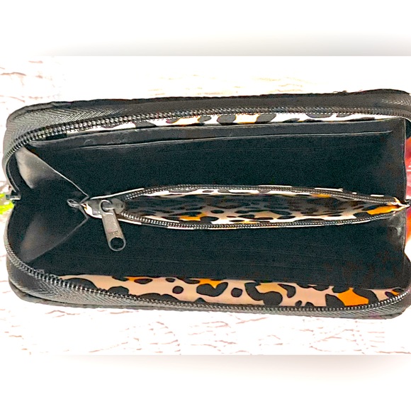 VERA BRADLEY Classic quilted Accordion Wallet color Black size 8x5 NWT - Picture 6 of 9